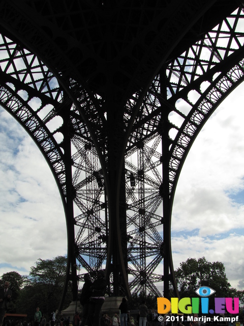 SX18495 Sillouette of Eiffel tower leg